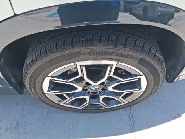 Used 2025 White BMW xDrive28i image 19