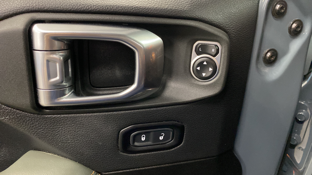 Certified Used 2025 Anvil Clearcoat Jeep Mojave image 21