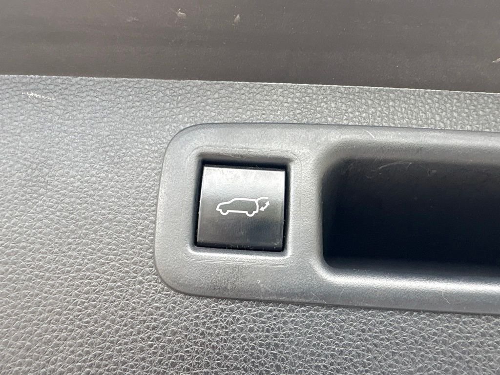 Used 2021  Toyota XLE image 12