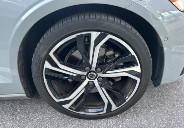 Used 2024 Gray Metallic Volvo Ultimate image 11