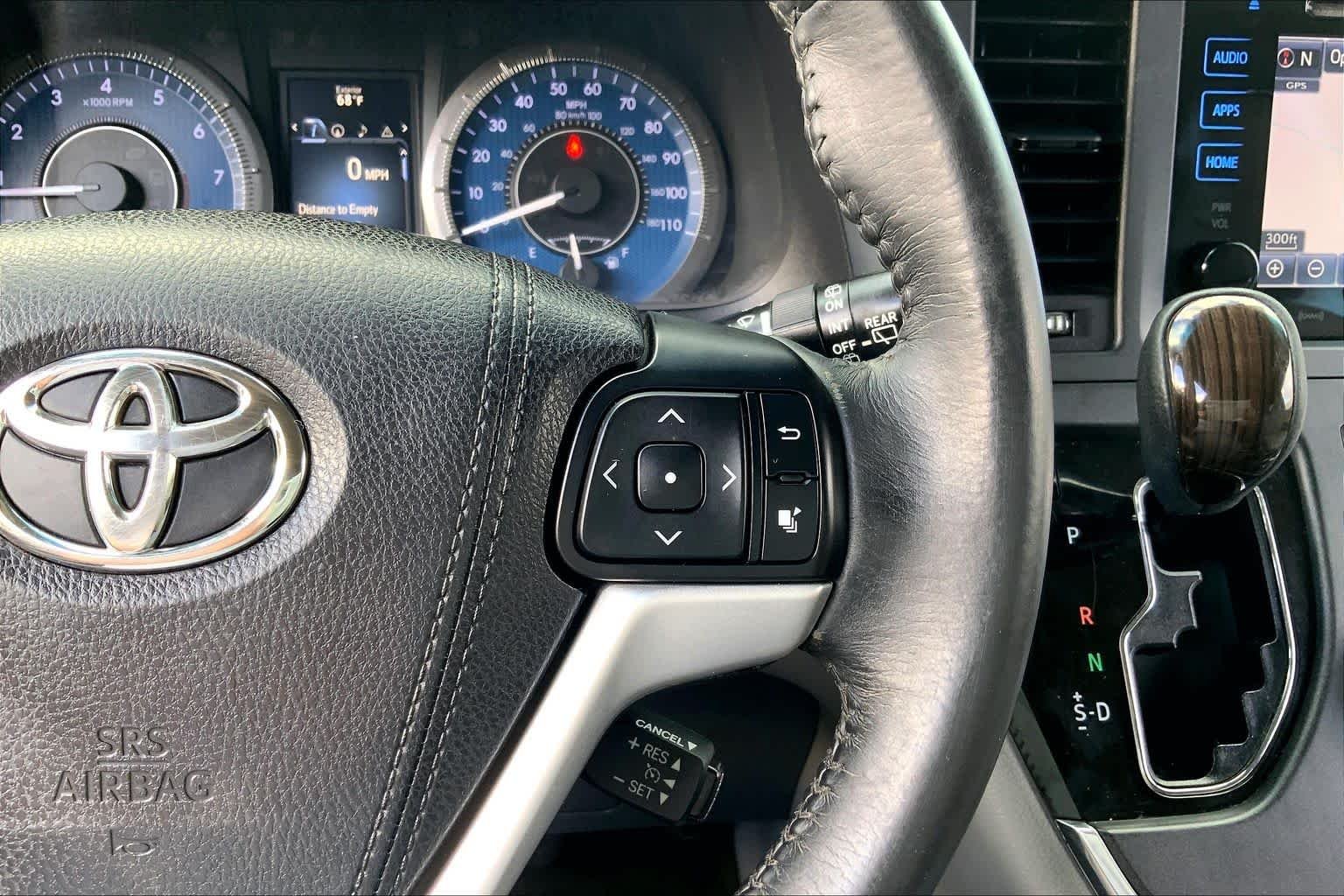 Used 2017 Predawn Gray Mica Toyota XLE Premium image 25