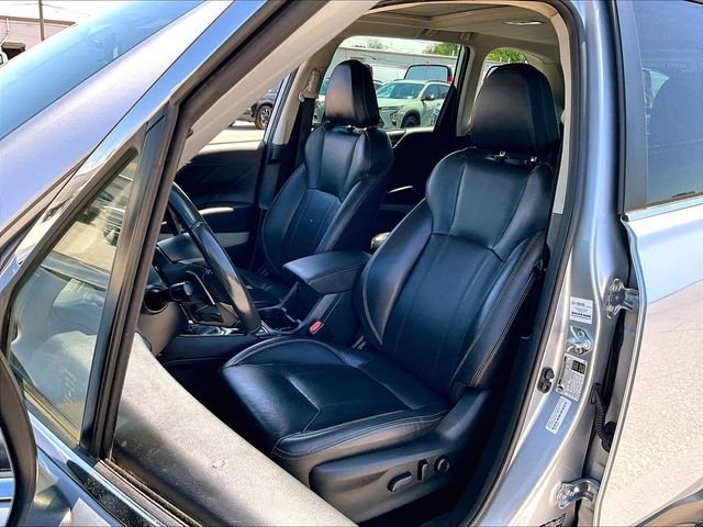 Used 2023 Ice Silver Metallic Subaru Limited image 10