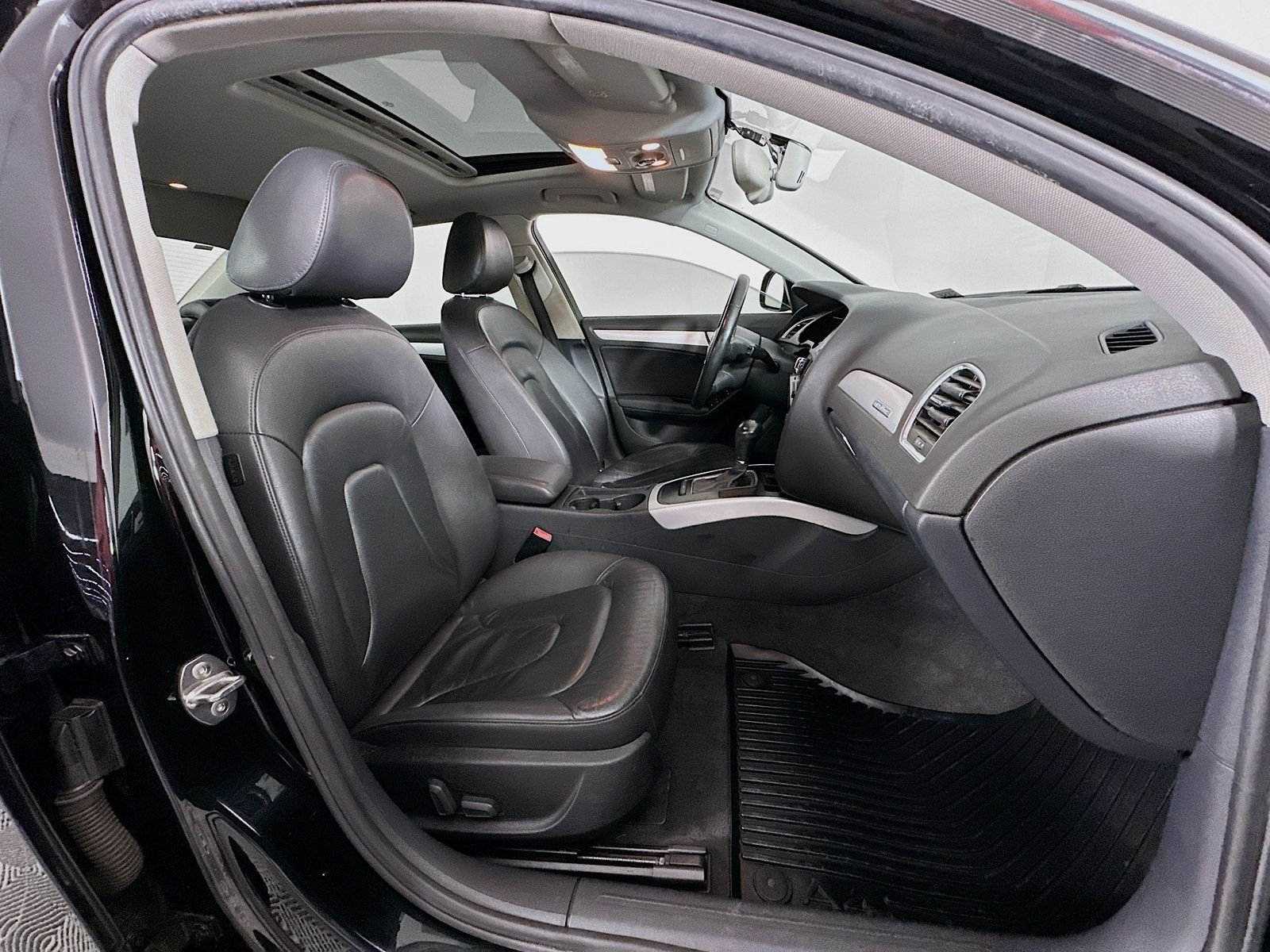 Used 2009 Brilliant Black Audi 2.0T Premium image 26