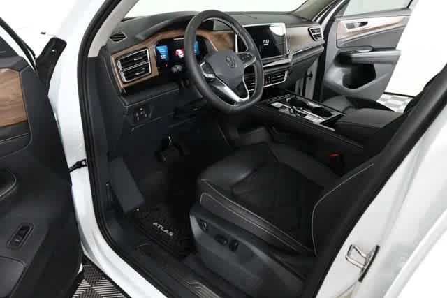 New 2026 Opal White Pearl Volkswagen 2.0T SE w/Technology image 19