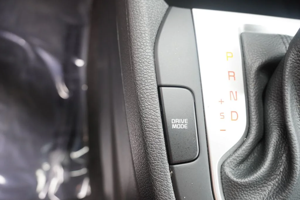Used 2023 Snow White Pearl Kia LXS image 25