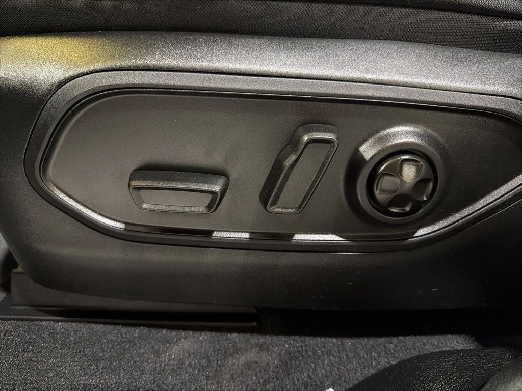 Used 2023 White Jeep Altitude X image 25