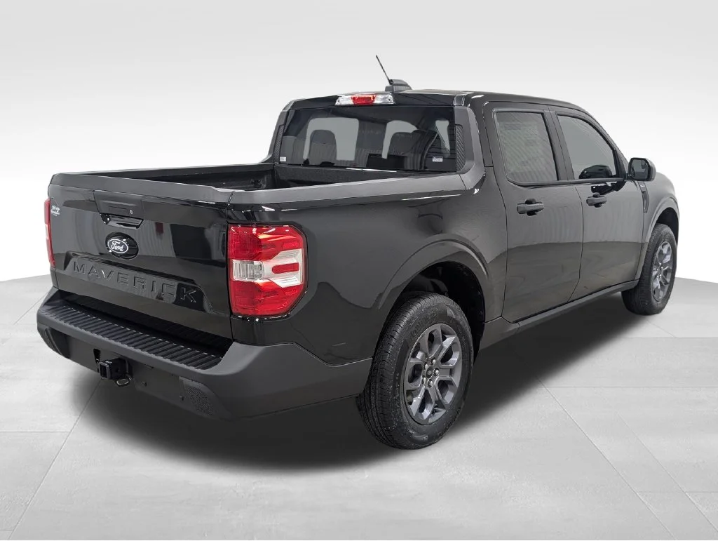 New 2026 Shadow Black Ford XLT image 6
