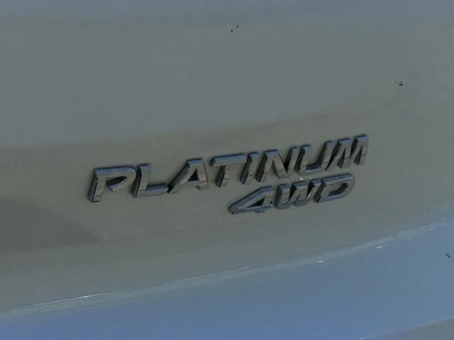 Used 2024 White Nissan Platinum image 43
