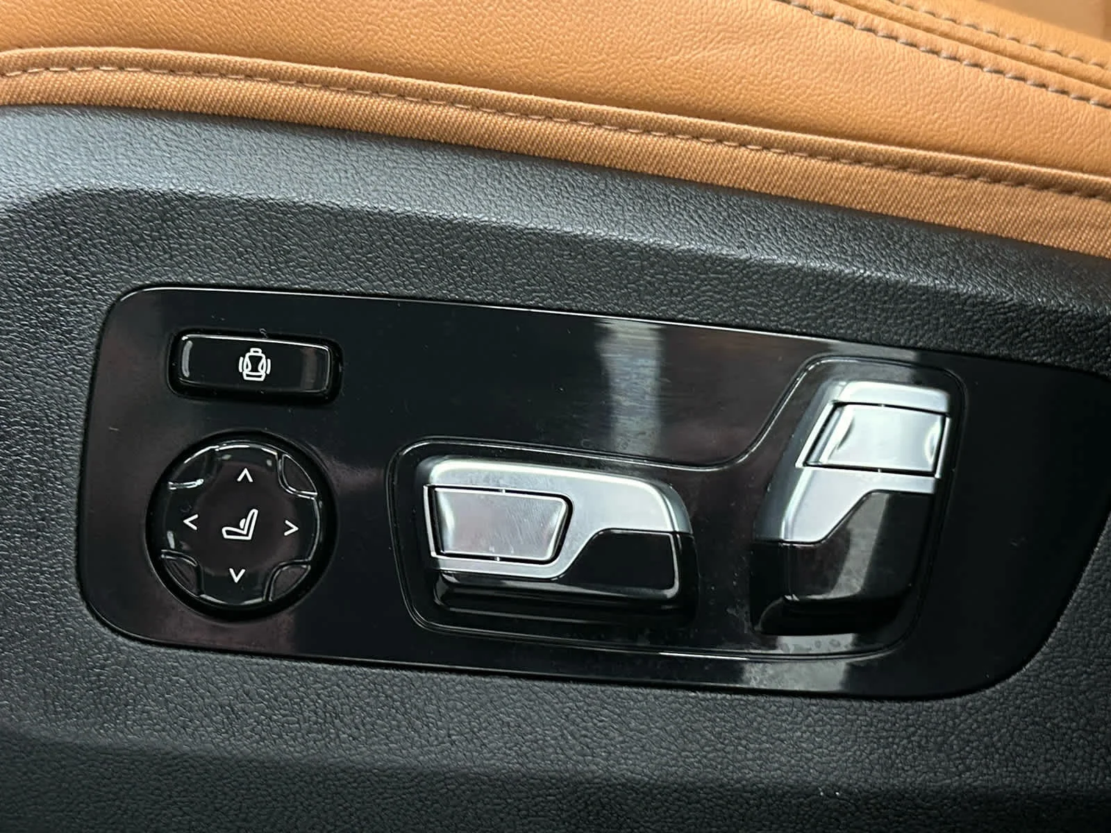 Used 2026 Oxford Green Metallic BMW M60i image 12