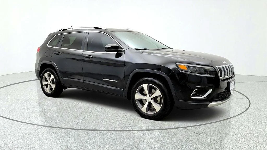 Used 2021 Diamond Black Crystal Pearlcoat Jeep Limited 4x4 w/ Leather image 3