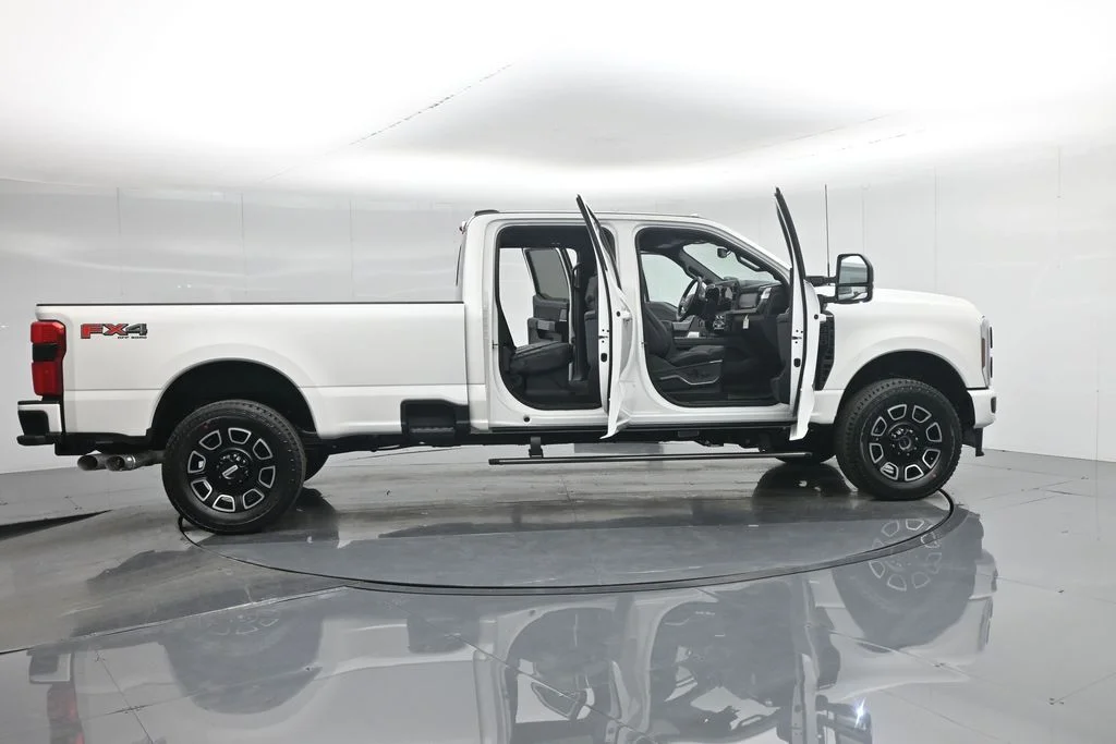 New 2026 Star White Metallic Tri-Coat Ford Platinum image 4