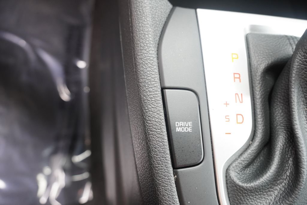 Used 2023 Snow White Pearl Kia LXS image 25