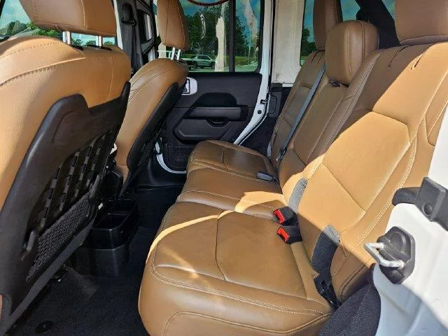 Used 2021 Bright White Clearcoat Jeep Unlimited Rubicon image 25