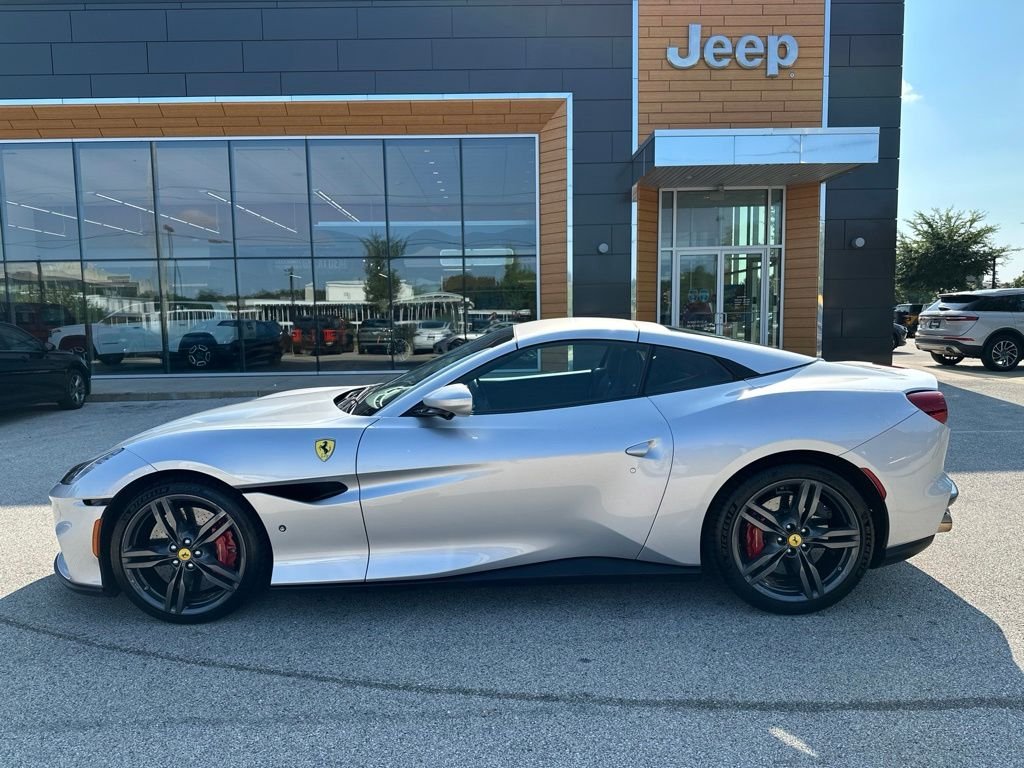 Used 2022 Silver Ferrari Base image 9