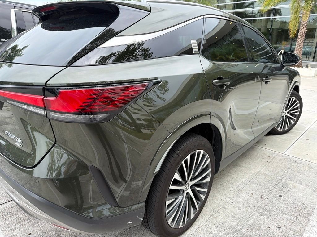 Used 2025 Green Pearl Lexus  image 5