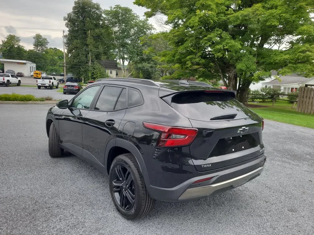 New 2026 Mosaic Black Metallic Chevrolet ACTIV image 2