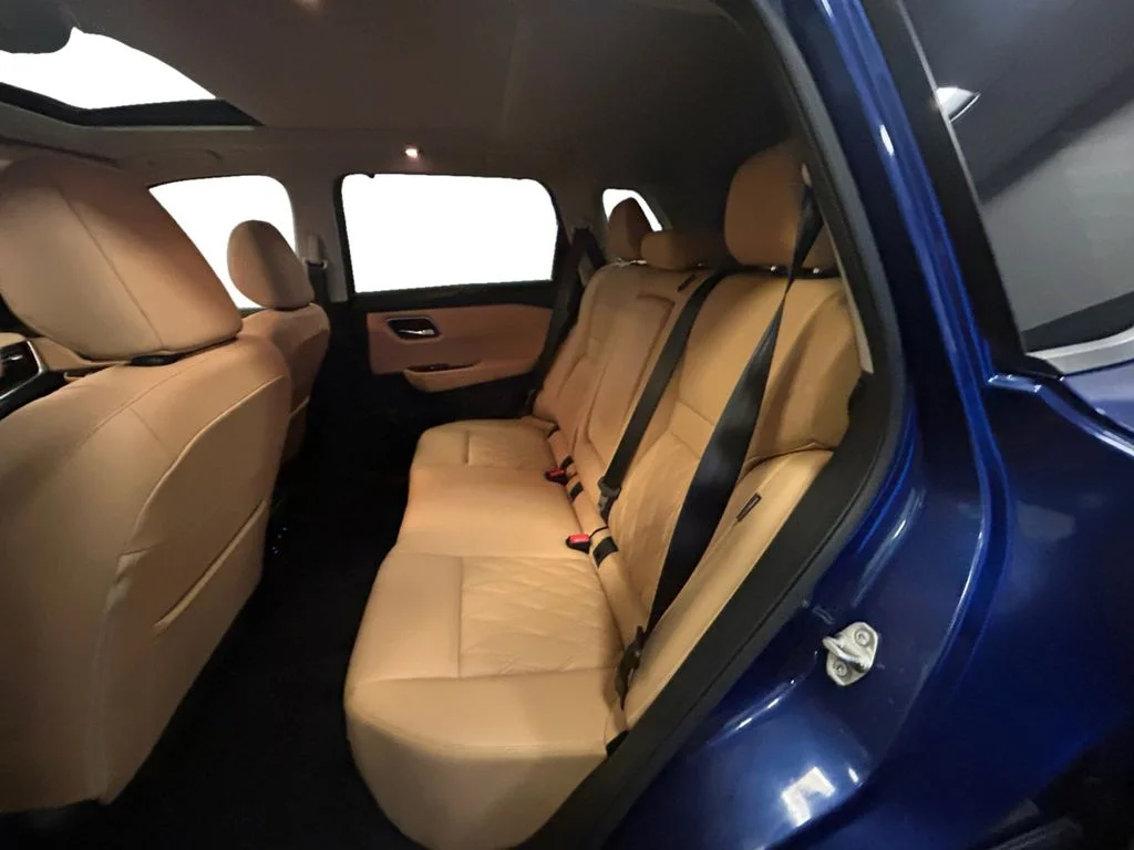 Used 2023 Caspian Blue Metallic Nissan Platinum image 14