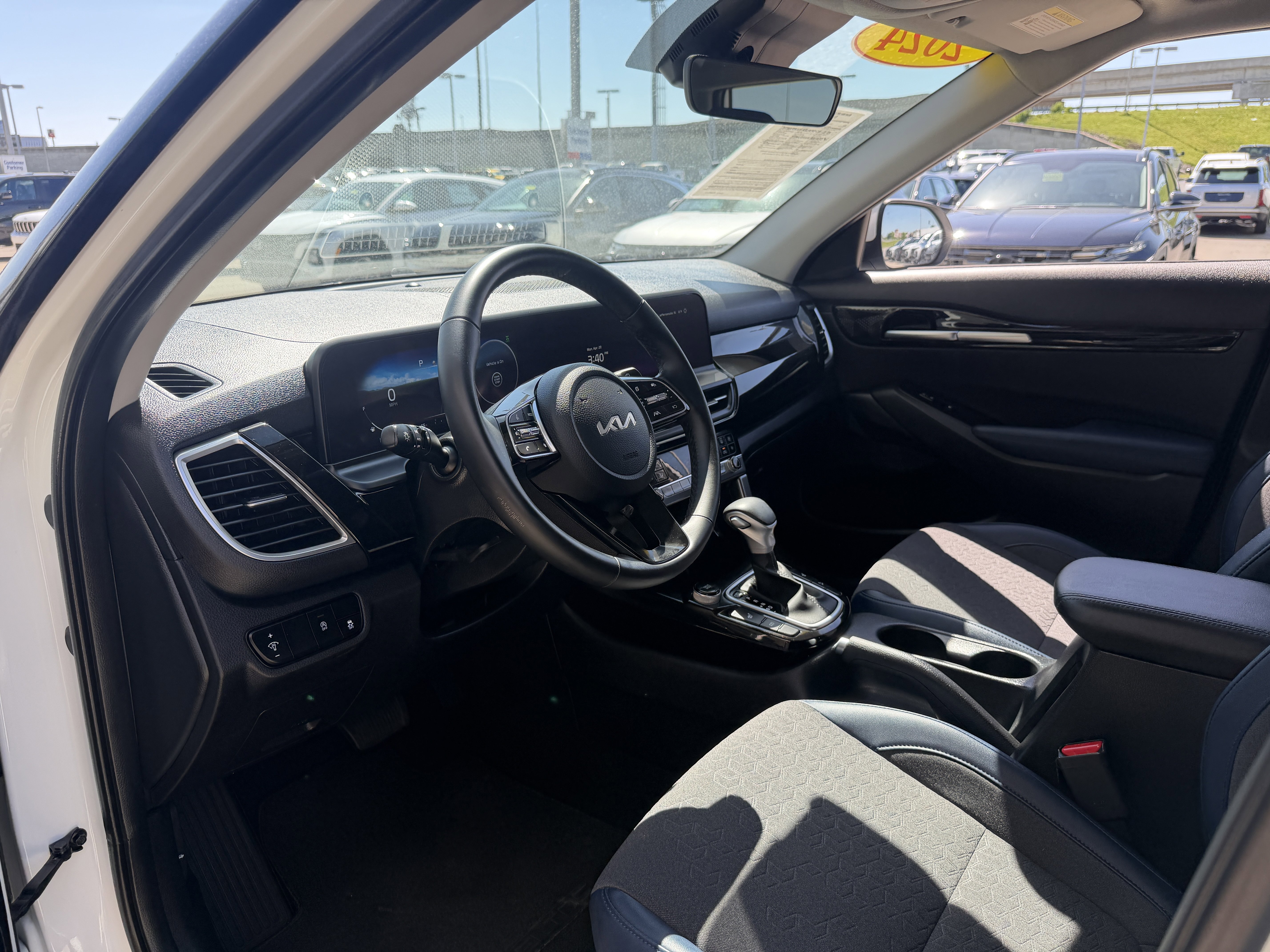 Used 2024 Snow White Pearl Kia S image 27