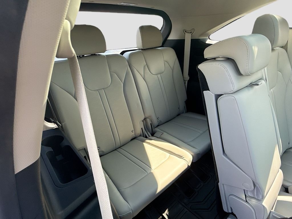 Used 2025 Glacial White Pearl Kia S image 15