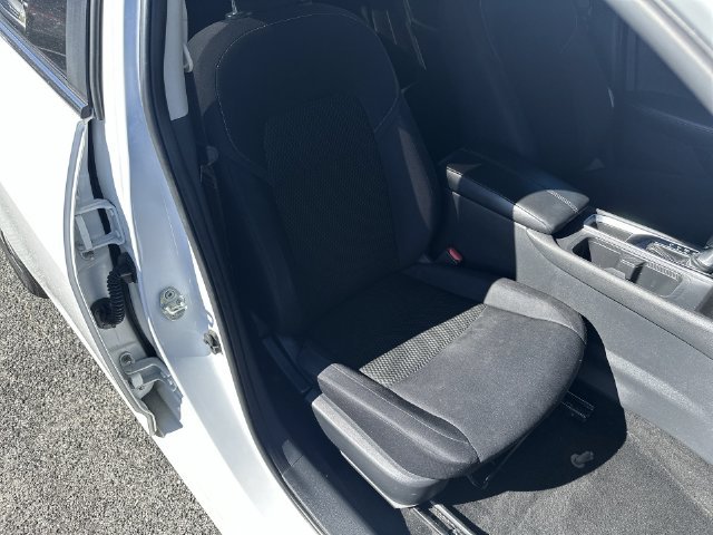 Used 2020 White Nissan S image 33