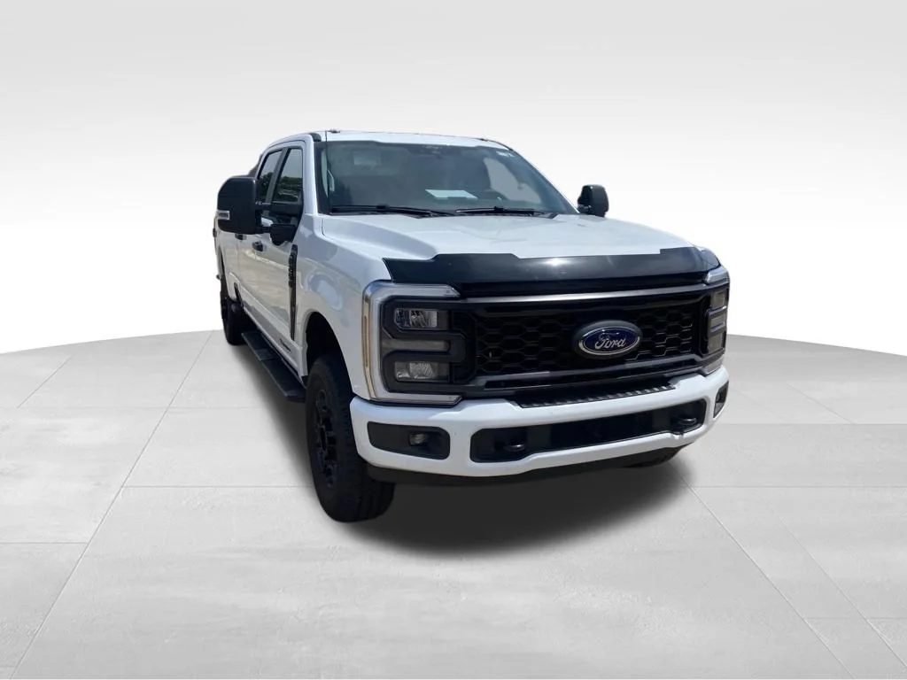 Used 2025 White Ford XL image 7