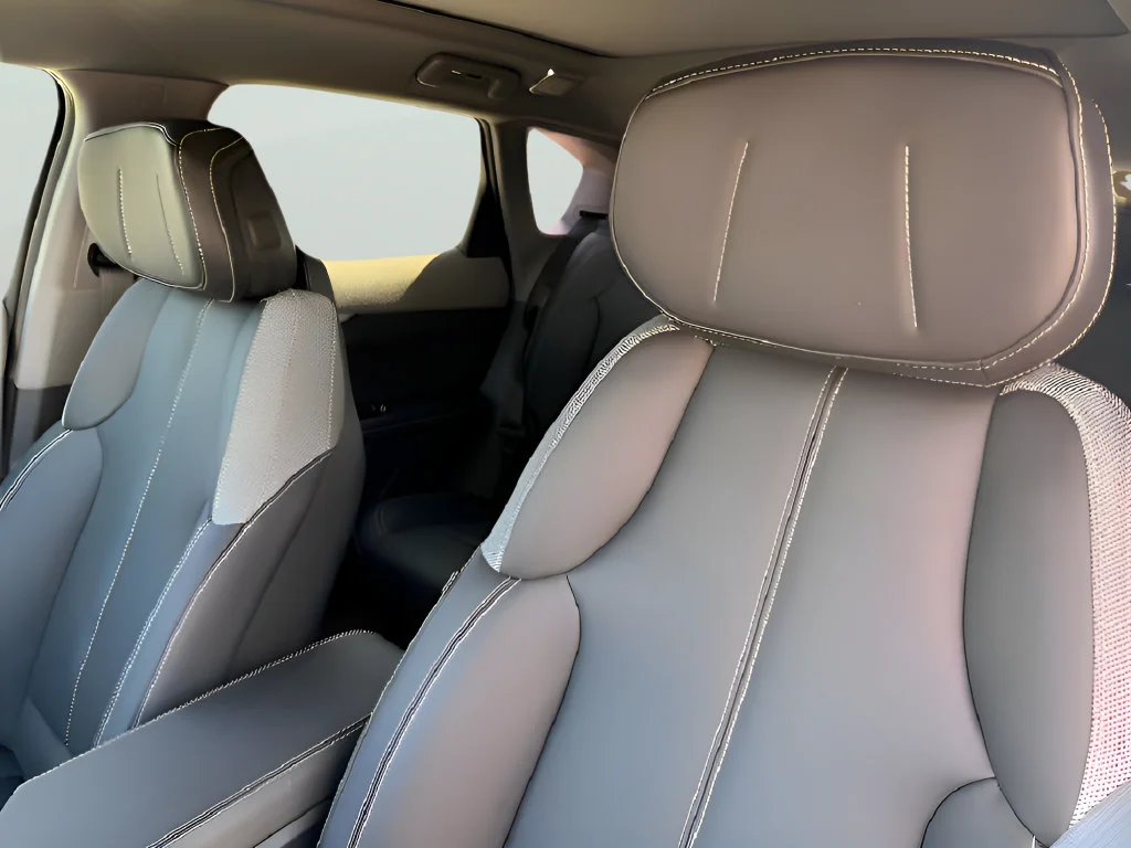2027 Cadillac OPTIQ Sport - Photo 10