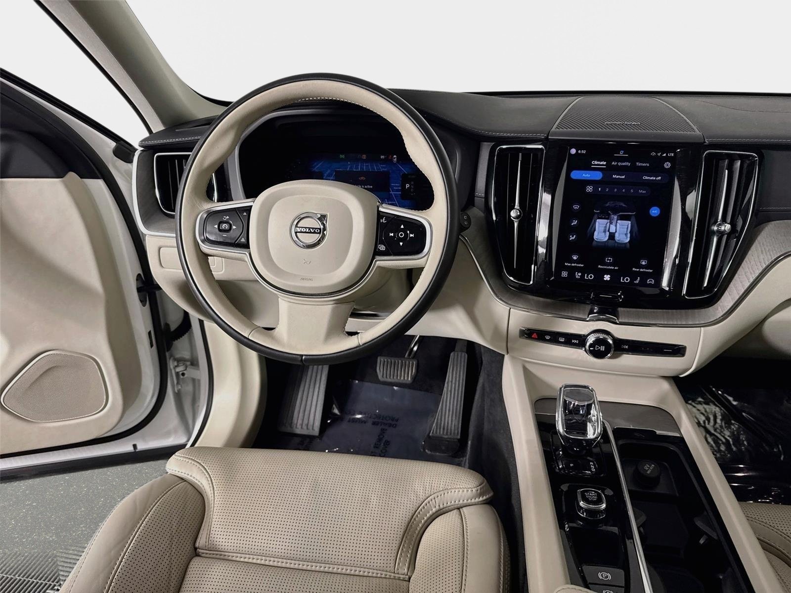 Used 2024 Crystal White Volvo Ultimate Dark Theme image 25