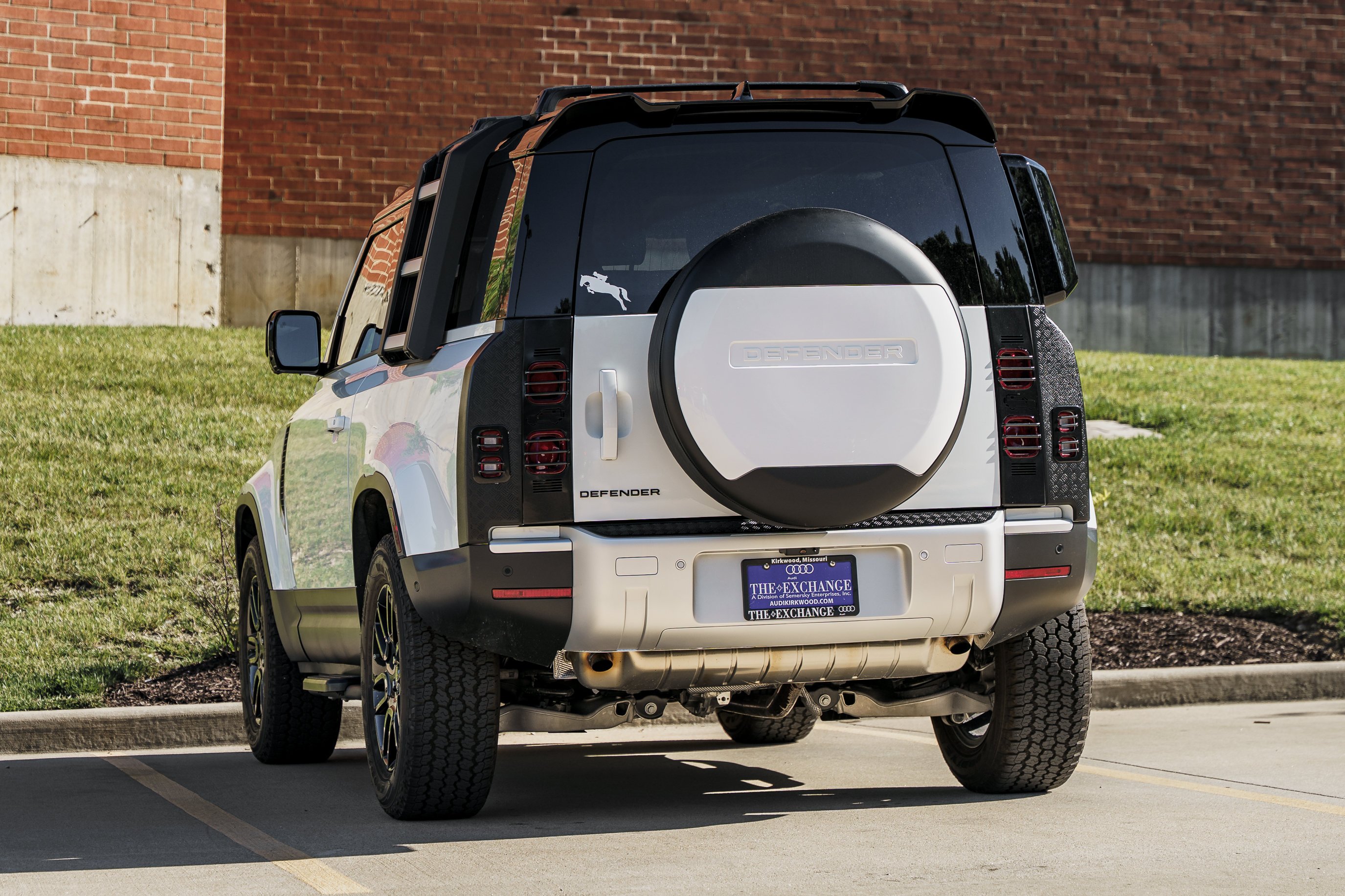 Used 2025 Fuji White Land Rover S image 5