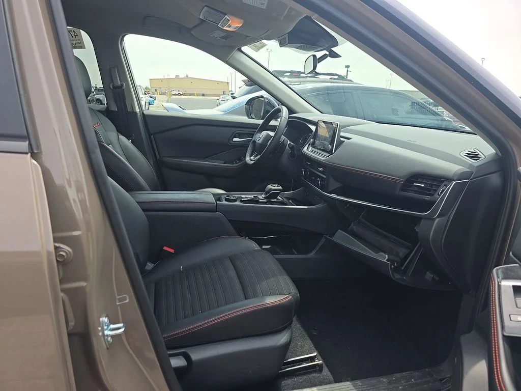 Used 2025 Beige/tan Nissan Rock Creek image 38