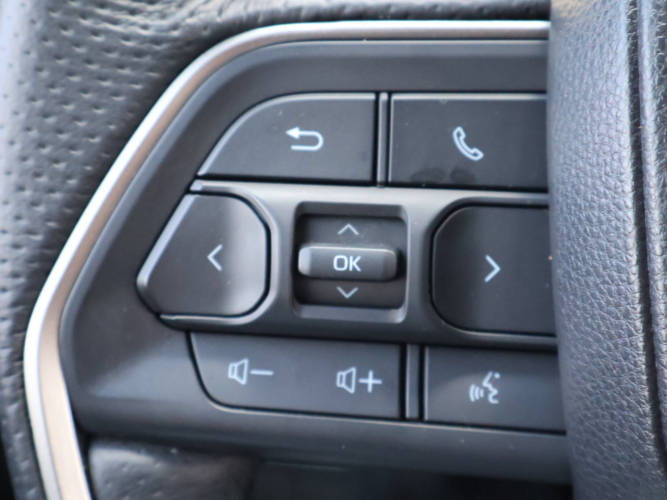 2025 Toyota Tundra Limited - Photo 14