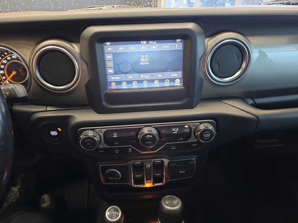 Used 2021 Gray Jeep Unlimited Sahara image 25
