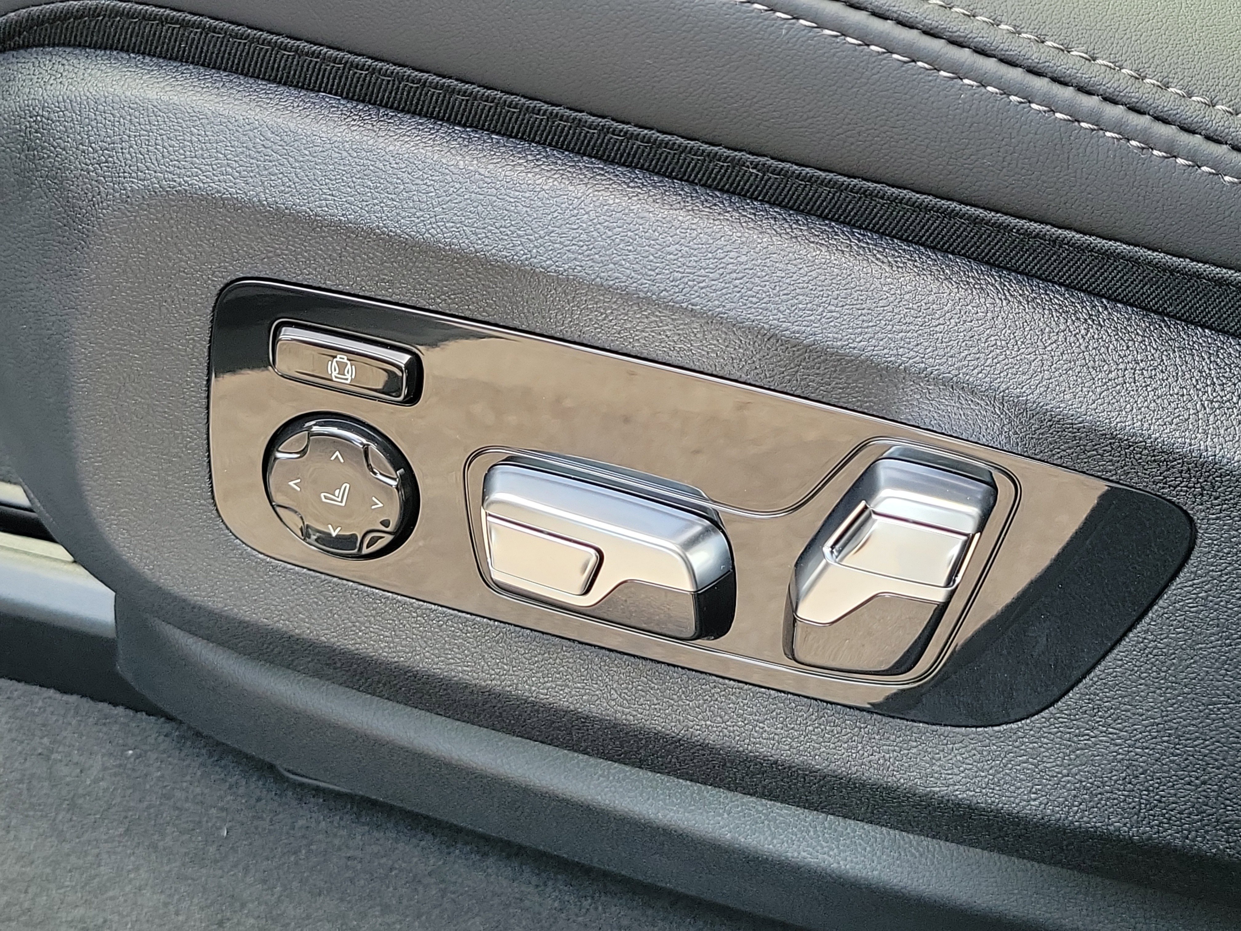 New 2026 Brooklyn Grey Metallic BMW xDrive40i image 21