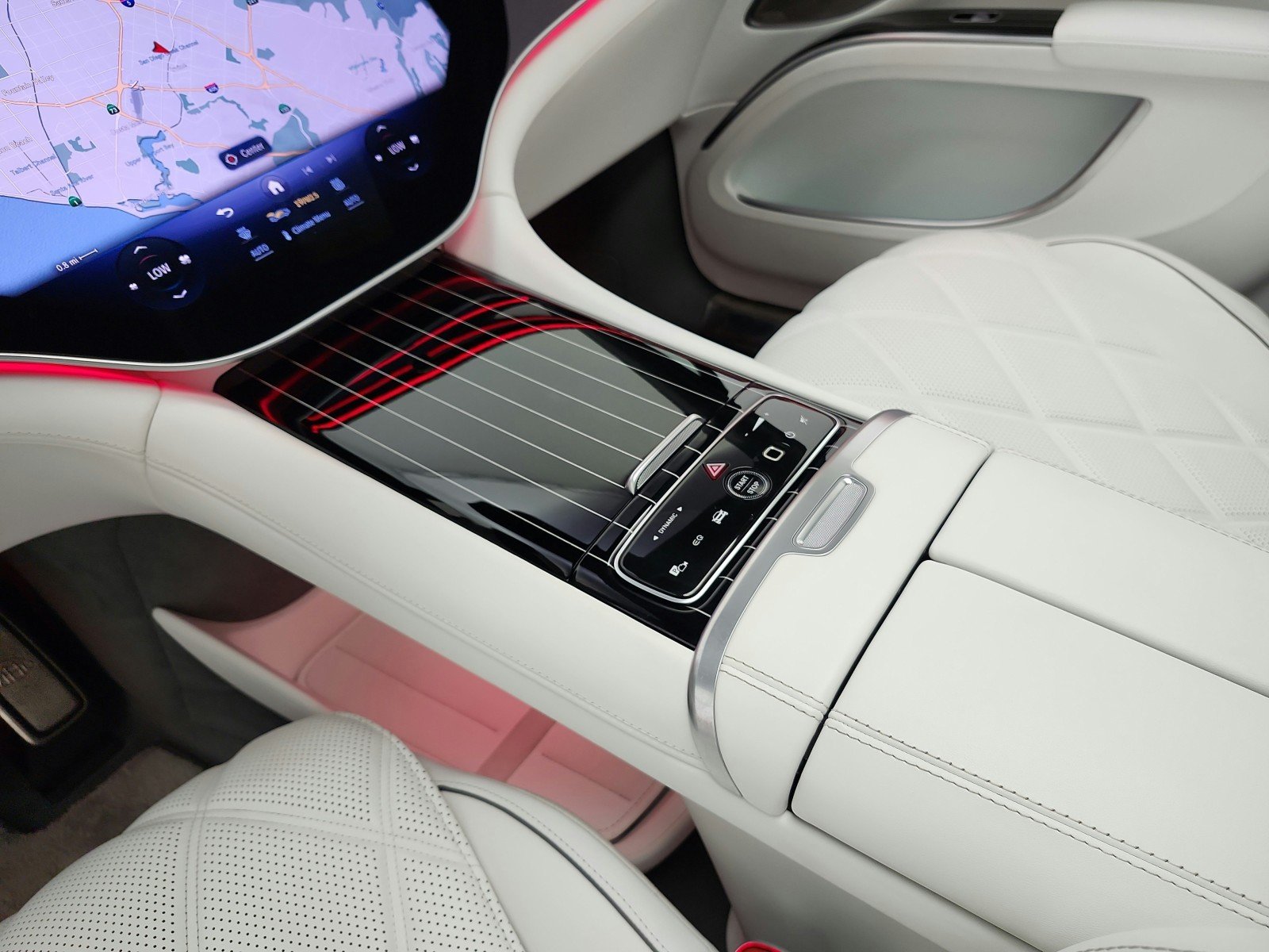 Used 2024 CIRRUS SILVER/NAUTIC Mercedes-Benz Maybach EQS 680 4MATIC® SUV image 11