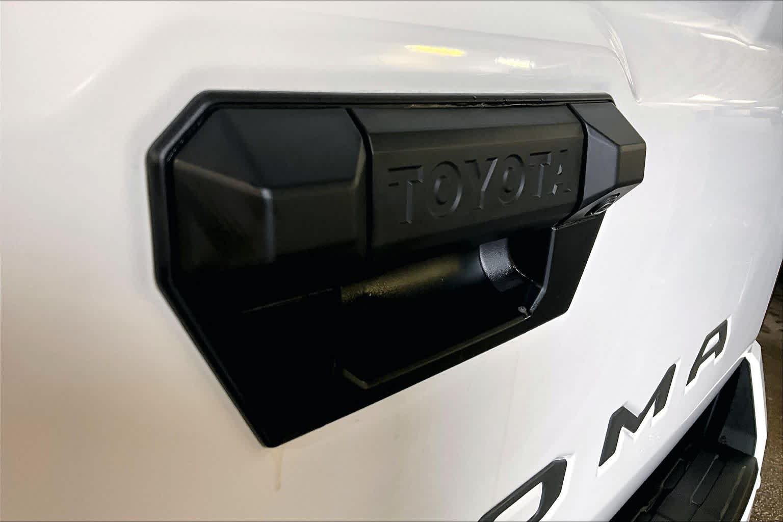 Used 2025 Ice Cap Toyota SR5 image 29