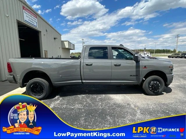 New 2026 Ceramic Gray Clear-Coat Exterior Paint RAM LARAMIE image 2