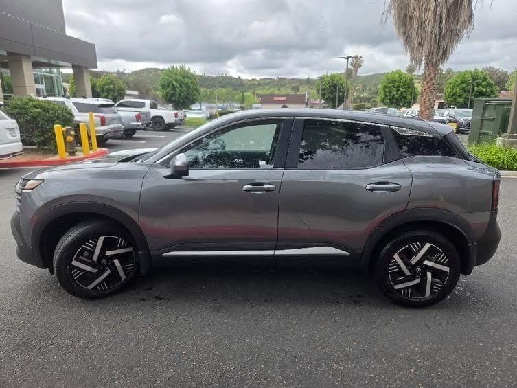 Used 2025 Gray Nissan SV image 5