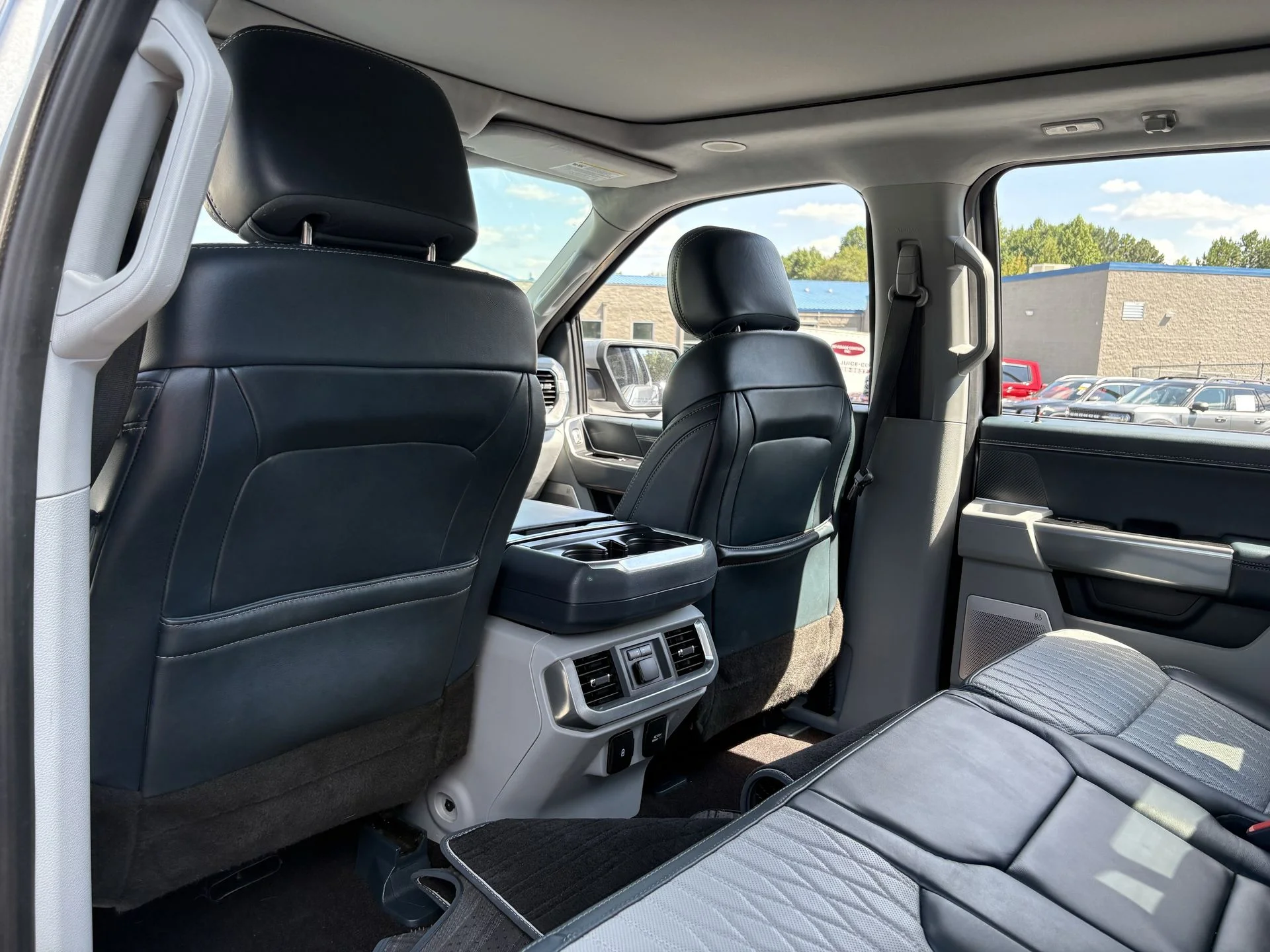 Used 2022 Silver Metallic Ford Limited image 21