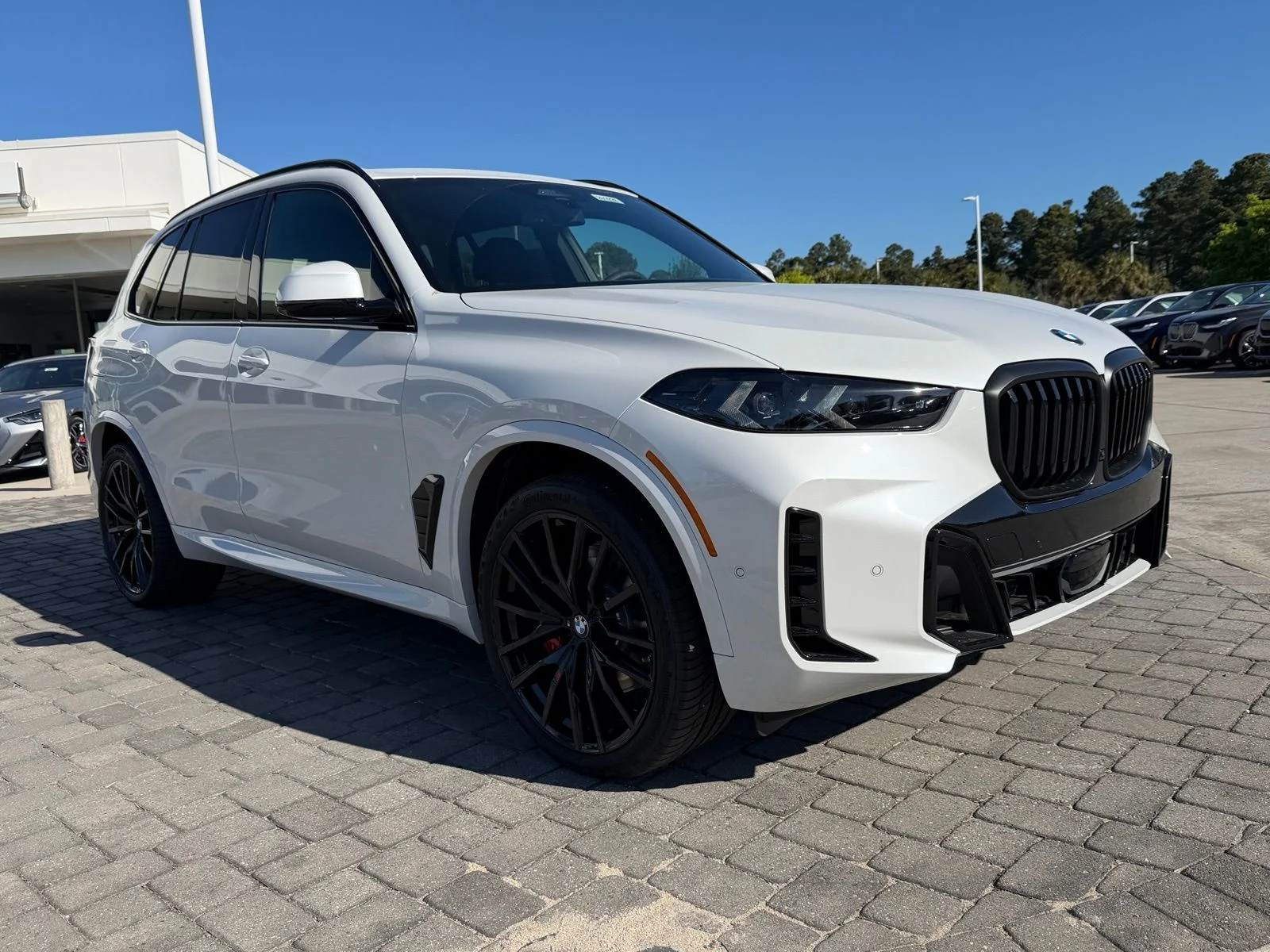 New 2026 Mineral White Metallic BMW xDrive40i image 7