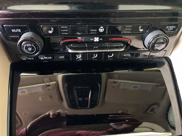 Used 2021  Jeep Limited image 25