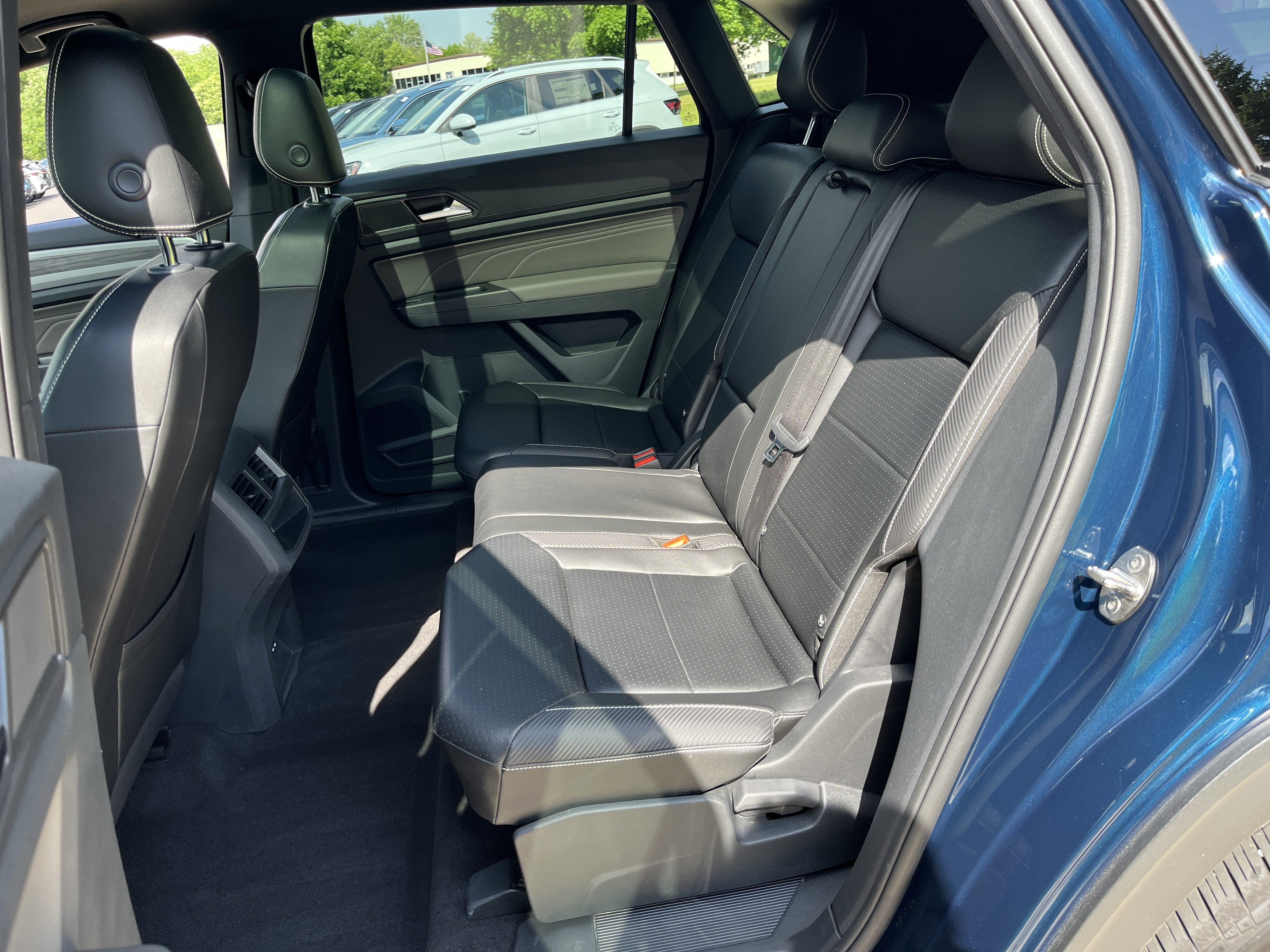 Used 2022  Volkswagen 3.6L V6 SE w/Technology image 23