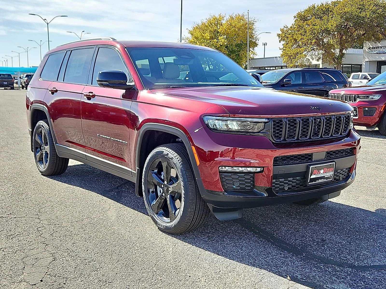 New 2025 Velvet Red Pearlcoat Jeep L LIMITED 4X4 image 4