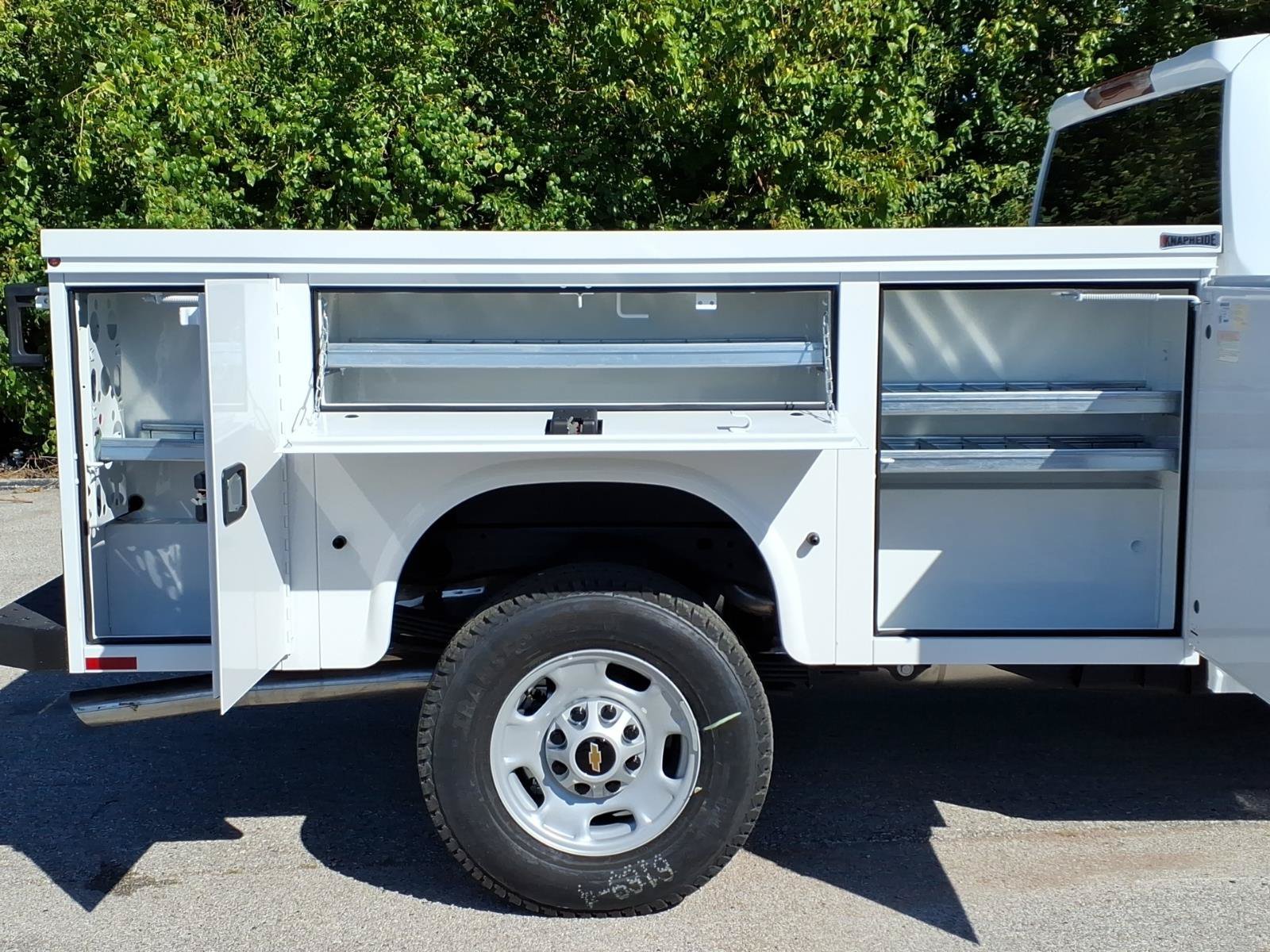 New 2026 Summit White Chevrolet WT image 19