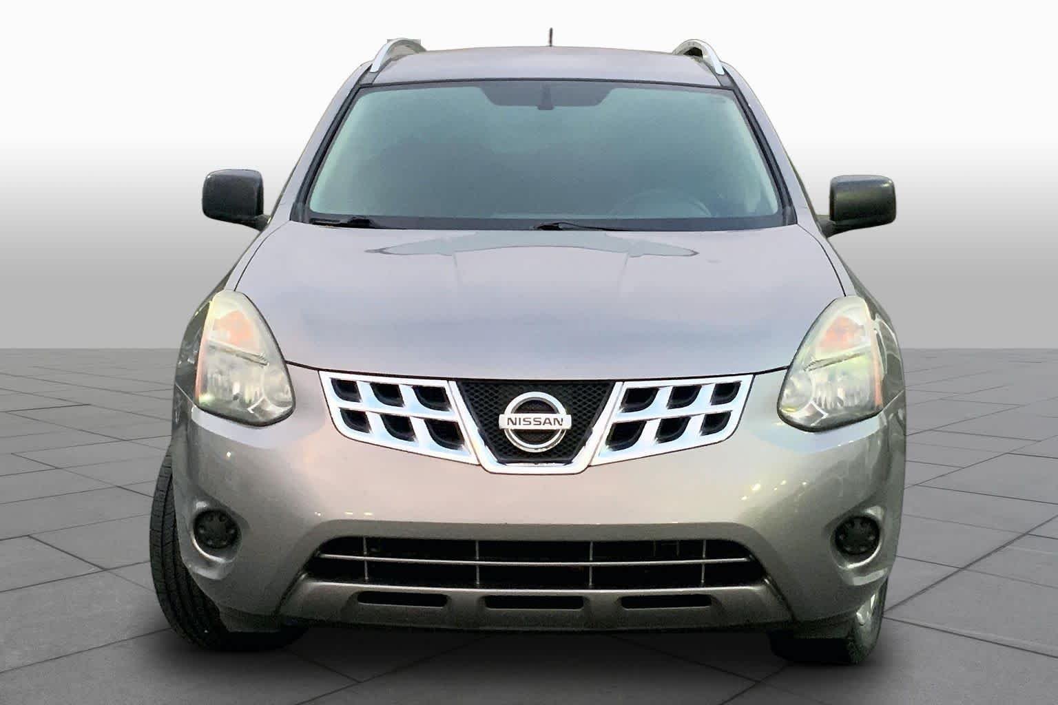Used 2015 Platinum Graphite Nissan S image 4