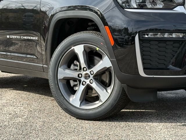 New 2026 Diamond Black Crystal Pearl-Coat Exterior Paint Jeep Limited image 2