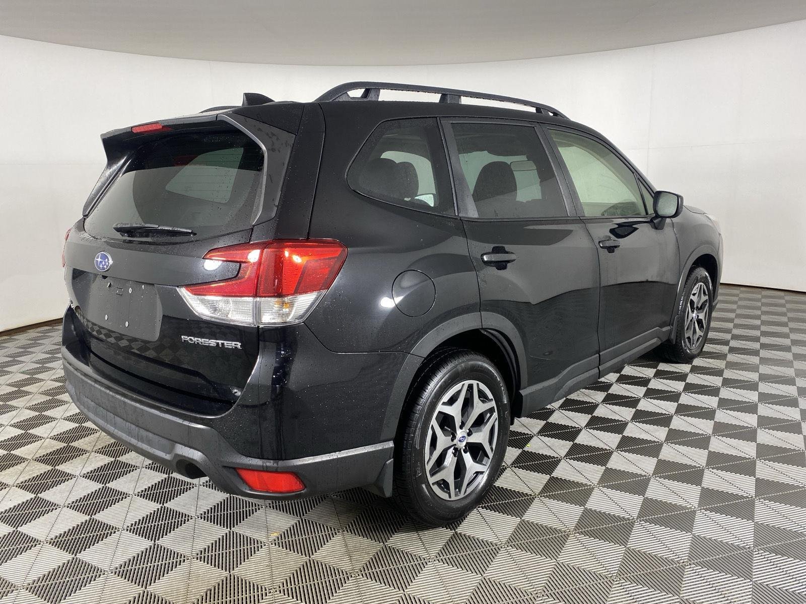 Used 2023 Crystal Black Silica Subaru Premium image 7