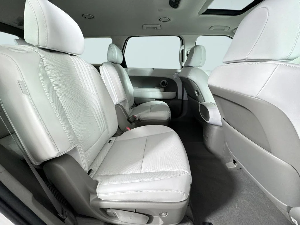 New 2026 White Hyundai SEL Premium image 15