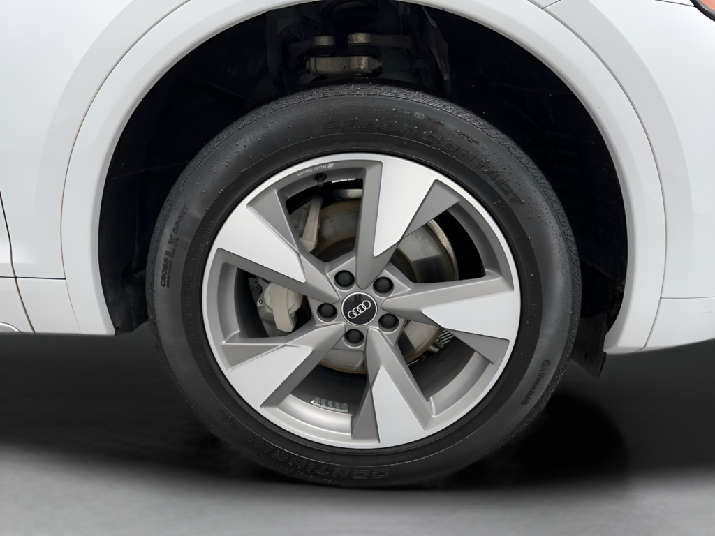 Used 2023 Glacier White Audi 40 Premium Plus image 40