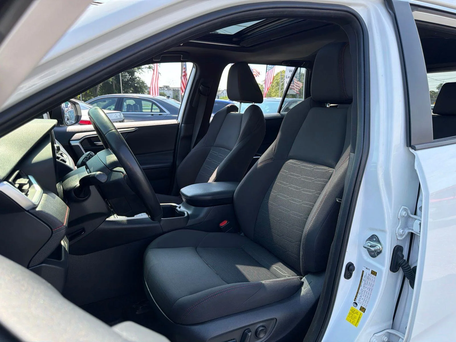 2023 Toyota RAV4 SE - Photo 24