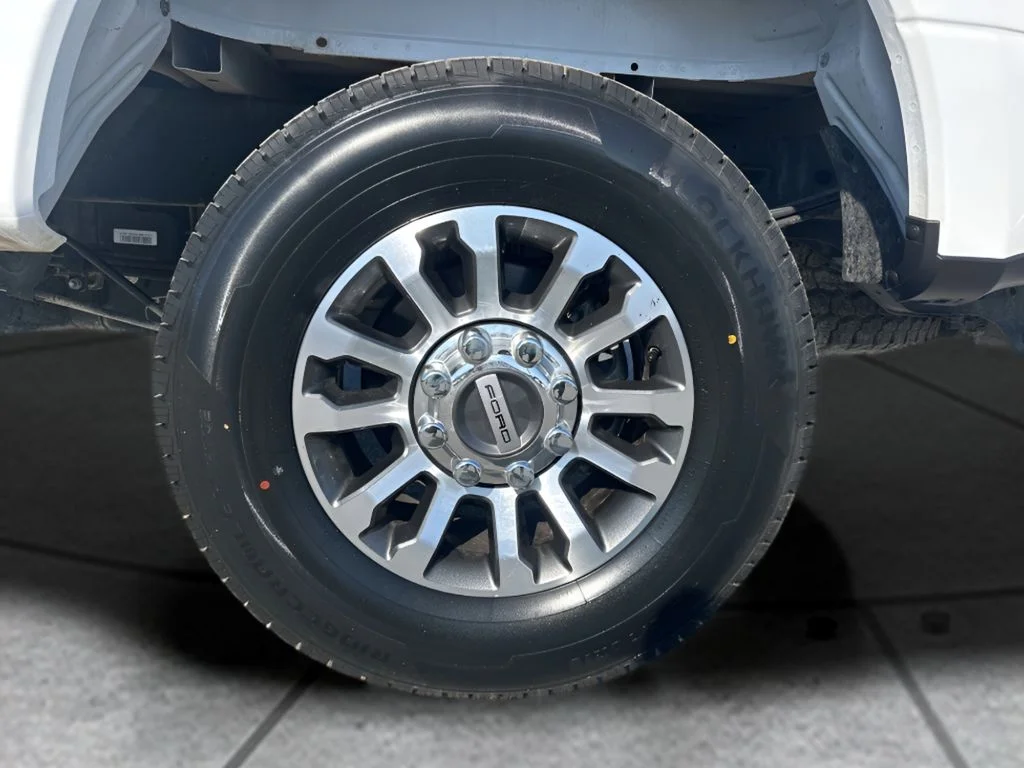 Used 2022 White Ford Lariat image 32