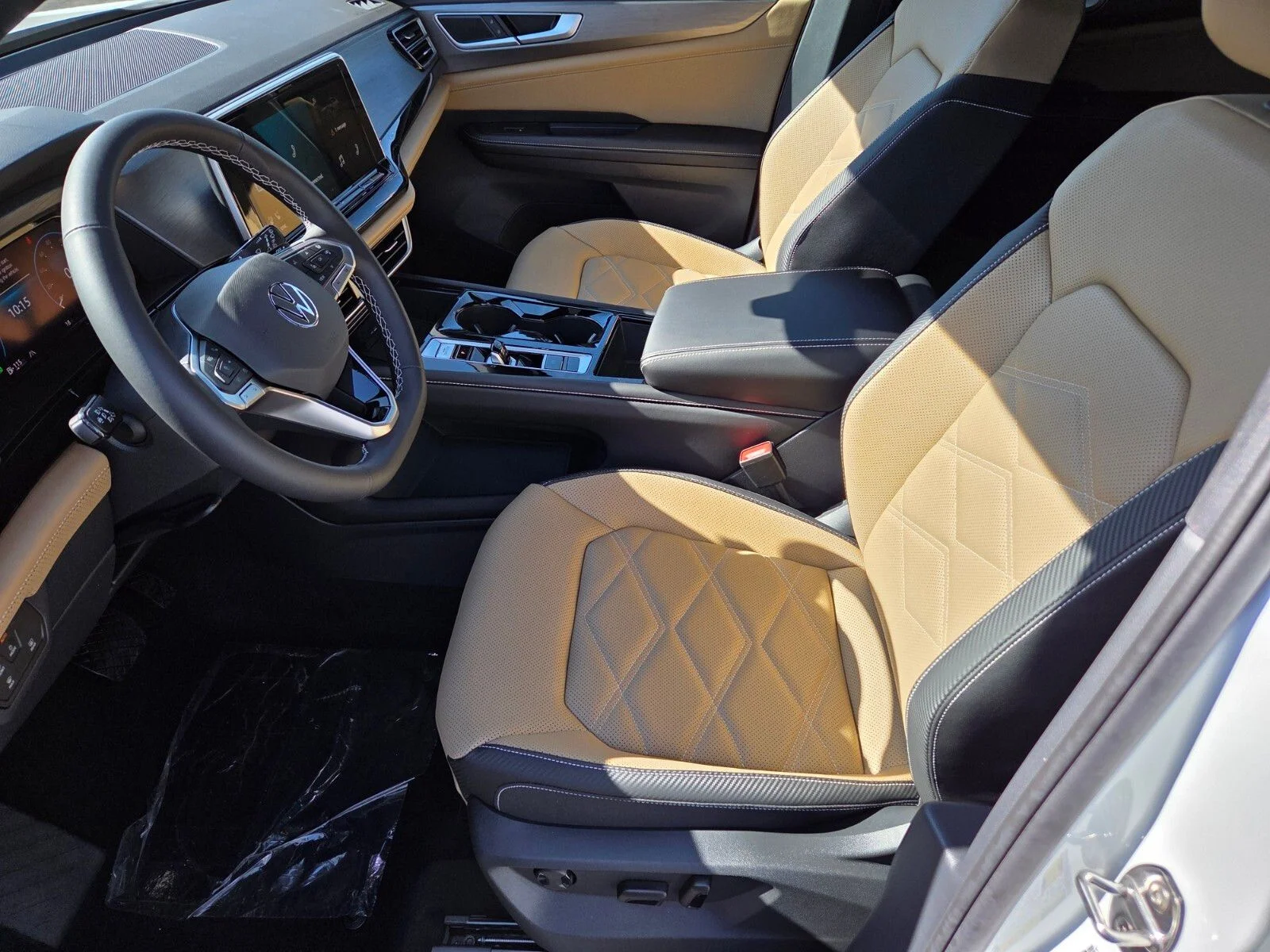 New 2026 White Volkswagen 2.0T SE w/Technology image 6